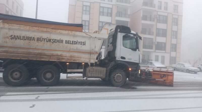 BÜYÜKŞEHİR BELEDİYESİ KAR MESAİSİNDE BÜYÜKŞEHİR BELEDİYESİ KAR MESAİSİNDE