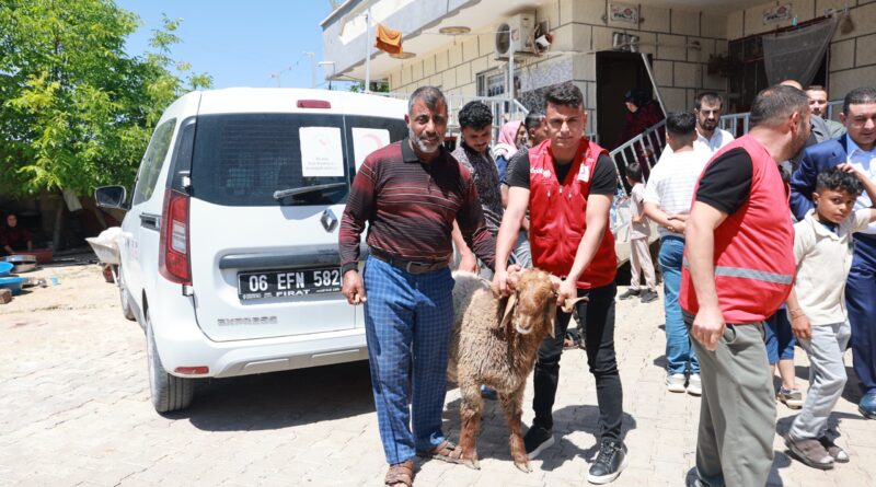 BAŞKAN ÖZYAVUZ BAYRAMDA GÜNDÜZ AİLESİNİ UNUTMADI