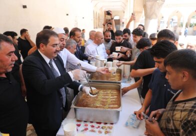 BAŞKAN CANPOLAT, VATANDAŞLARLA AŞURE BEREKETİNİ PAYLAŞTI