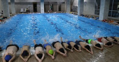 HALİLİYE BELEDİYESİ YAZ SPOR OKULLARINDA YÜZME KURSLARIYLA YAZ DOLU DOLU GEÇİYOR