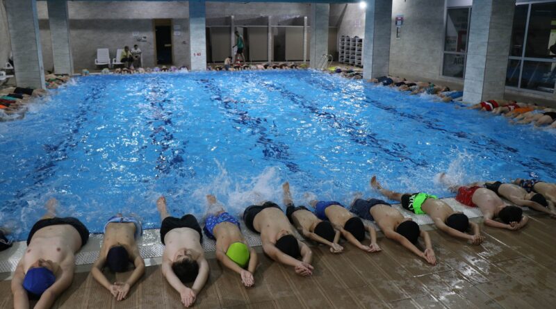 HALİLİYE BELEDİYESİ YAZ SPOR OKULLARINDA YÜZME KURSLARIYLA YAZ DOLU DOLU GEÇİYOR