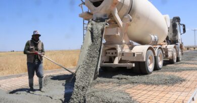 ÜÇ İLÇEYİ BİRBİRİNE BAĞLAYAN 17 KİLOMETRELİK GÜZERGÂHTA BETON YOL ÇALIŞMALARI SÜRÜYOR