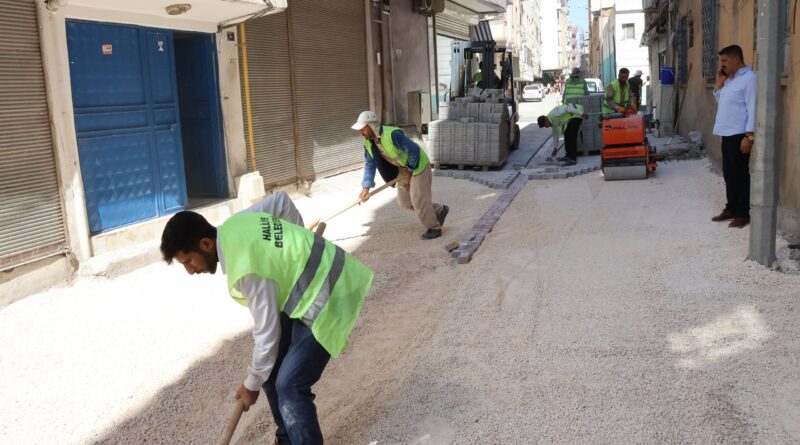 HALİLİYE’DE EKİPLER EŞ ZAMANLI OLARAK SAHADAHaliliye Belediyesi, ilçe genelinde ulaşım konforunu artırmak amacıyla yürüttüğü üstyapı çalışmalarını aralıksız sürdürüyor. HALİLİYE’DE EKİPLER EŞ ZAMANLI OLARAK SAHADAHaliliye Belediyesi, ilçe genelinde ulaşım konforunu artırmak amacıyla yürüttüğü üstyapı çalışmalarını aralıksız sürdürüyor.